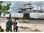 Sejumlah-kepala-OPD-dan-TNI-AL-melihat-langsung-kondisi-ka.jpg