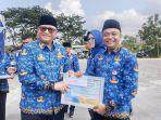 Sekda-Padang-Andree-Algamar-menyerahk.jpg