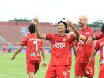 Selebrasi-Gala-Pagamo-usai-mencetak-gol-pada-pertandingan-antara-PSBS-Biak.jpg