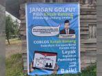 Spanduk-berisikan-foto-Ketua-KPU-RI-yang-berisi-ajakan.jpg