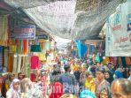 Suasana-Pasar-Aur-Kuning-yang-dipadati-pengunjung-Minggu-152022.jpg