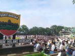Suasana-salat-hari-raya-Idulfitri-1445-H-di-Lapangan-Wirabraja-Kodim-0304Agam.jpg