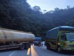 TRUK-RUSAK-DI-SITINJAU-LAUIK-Diduga-akibat-adanya.jpg