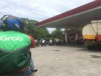 Terlihat-antrean-pengendara-motor-di-SPBU-Bypass-KM-10-depan-Raja-Minas-mengular-Rabu-5102022.jpg