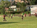 Tim-Semen-Padang-FC-menjalani-sesi.jpg