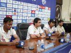 Tim-Semen-Padang-FC-setelah-kalah-dalam-laga-menghadapi-Persik-Kediri.jpg