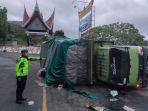 Truk-Pembawa-Makanan-Ringan-Terbalik-di-Silaiang-Bawah-Padang-Panjang-Lalu-Lintas-Sempat-Macet.jpg