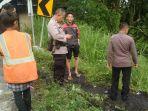 Truk-terjun-ke-jurang-sedalam-100-meter.jpg