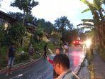 Tumpahan-Solar-Hambat-Akses-Jalan-di-Ngarai-Sianok-Bukittinggi-Belasan-Pemotor-Tergelincir.jpg