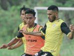 Vendry-Mofu-pada-saat-mengikuti-sesi-latihan-Semen-Padang-FC.jpg