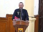 Wakil-Wali-Kota-Pariaman-Mardison-Mahyudin-menyampaikan-ranperda-inisiatif-DPRD.jpg