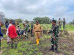 Warga-bersama-stakeholder-terkait-saat-menanam-bibit-jaguo.jpg