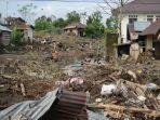 Warga-dan-tim-gabungan-menyisir-sejumlah-areal-banjir-bandang-di-Galuang-Sungai-Puar-Agam-Sumbar.jpg