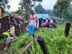 Warga-di-Dusun-Simalegi-Kecamatan-Siberut-Barat-mengungsi-s.jpg