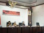 Yulian-Efi-dan-Ketua-DPRD-Solsel.jpg