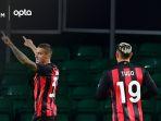 ade-krunic-dan-theo-hernandez-dalam-laga-celtic-vs-ac-milan-dalam-matchday-1-grup-h.jpg