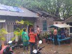 atap-rumah-warga-di-ulak-karang-padang-copot-setelah-diterjang-angin-puting-beliung.jpg