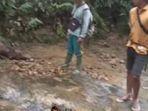 bangkai-ternak-sapi-milik-warga-yang-diduga.jpg