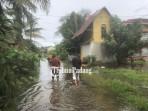 banjir-di-Dadok-Tunggul-Hitam-Padang-2-21112025.jpg