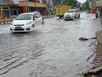 banjir-di-jalan-gajah-mada-padang-kamis-1092020.jpg