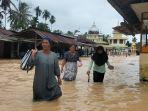 banjir-di-tapakis.jpg