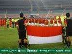 bek-timnas-indonesia-yanto-basna-32-bersama-para-pemain-skuat-garuda.jpg