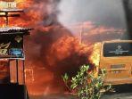 bengkel-servis-mobil-dan-warung-pnd-terbakar-di-simpang-lakuang.jpg