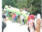 bus-terbalik-saat-mendaki-lokasi-wisata-bukik-chinangkiek-di-kecamatan-x-koto-singkarak.jpg