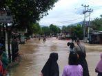 caption-banjir-menggenangi-pemukiman-penduduk-di-kota-solok-sumatera-barat.jpg