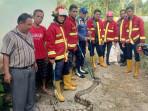 evakuasi-ular-di-nanggalo-Padang-27102025.jpg