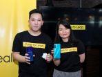 felix-christian-product-manager-realme-indonesia-kiri-dan-krisva-angnieszca.jpg