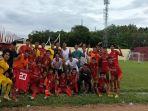 foto-bersama-dua-lipa-fc-setelah-laga-menghadapi-persepak.jpg