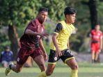 genta-alparedo-kanan-pemain-spfc-sedang.jpg