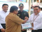 gm-pln-uiw-sumbar-bambang-dwiyanto-saat-menyaksikan-pe.jpg