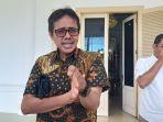 gubernur-sumbar-irwan-prayitno-saat-ditemui-awak-media-di-istana-gubernurnan-jumat-2032020.jpg