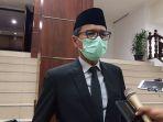 gubernur-sumbar-irwan-prayitno-saat-diwawancara-awak-media-kamis-1102020.jpg