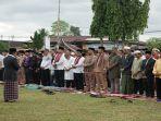 imam-sholat-Idul-Adha-1443-H-sedang-memberikan-arahan.jpg