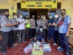 jajaran-polsek-bungus-teluk-kabung-saat-mengamankan-pelaku-diduga.jpg