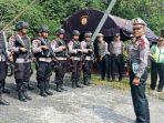 kasat-lantas-polres-padang-panjang-iptu-saherman-mengecek-pos-lembah-anai.jpg