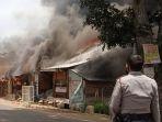 kebakaran-warung-di-depan-istano-basa-pagaruyung-kabupaten-tanah-datar.jpg