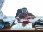 kepsek-sma-2-padang-ditemui-tribunpadangcom-di-ruangannya.jpg