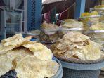 keripik-jengkol-yang-dijual-putri-29-di-rumahnya-di-kelurahan-pasir.jpg