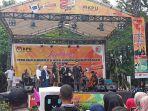 kintani-dan-adih-mf-saat-nyanyikan-jingle-pilgub-sumbar-2020-di-padang.jpg