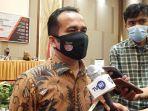 komisioner-kpu-sumbar-gebril-daulay-saat-diwawancara-awak-media.jpg