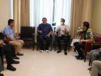kunjungan-dpd-partai-demokrat-sumut-menjenguk-ani-yudhoyono.jpg