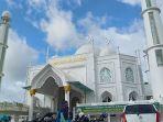 masjid-al-hakim-yang-berada-di-pantai-padang-merupakan-salah-satu-venue.jpg