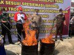 mda-Kota-Padang-memusnahkan-barang-bukti.jpg