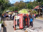Mobil Damkar Terbalik di Jalan Padang-Solok, 5 Petugas Dilarikan ke Rumah Sakit