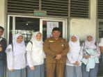 parendangan-kepala-sma-n-10-padang-bersama-siswa-yang-akan-melaksanakan-unbk-hari-pertama.jpg