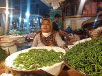 pedagang-cabai-rawit-di-pasar-raya-padang-kamis-1132021.jpg